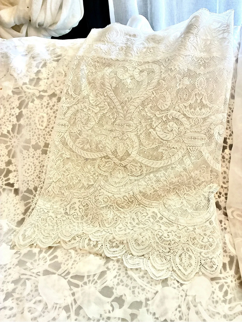 Vintage White Floral Lace window valance Curtain 62” w x 19” L Victorian style
